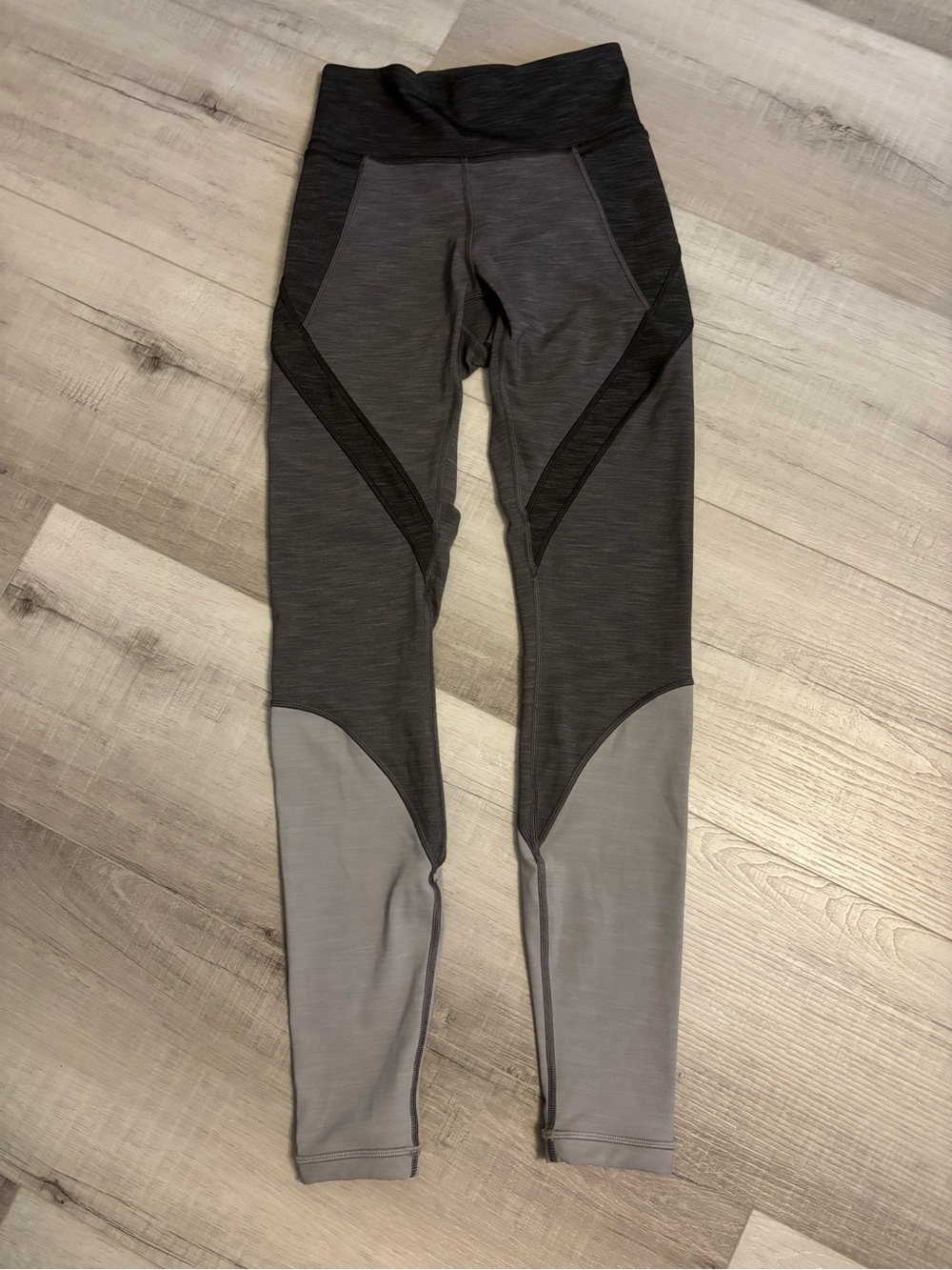 Lululemon Size 4 Gray Colorblock High Rise Cropped Leggings
